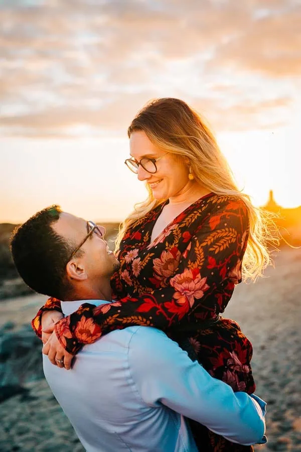 Couple qui s'amuse sur la plage du Croisic